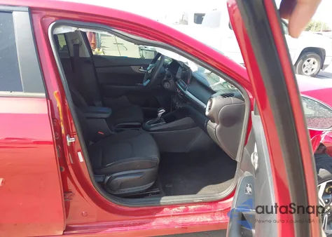 2021 Kia Forte Lxs z USA, uszkodzony, nr VIN 3KPF24AD1ME269411